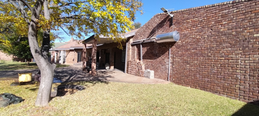 4 Bedroom Property for Sale in Jan Kempdorp Northern Cape